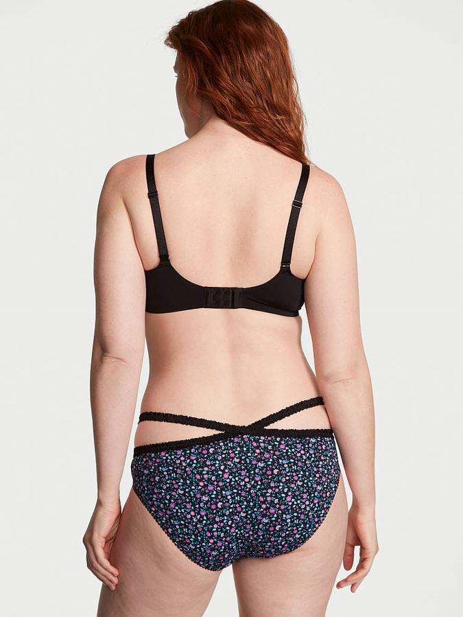 Panty tipo bikini de algodón estilizado con tiras.