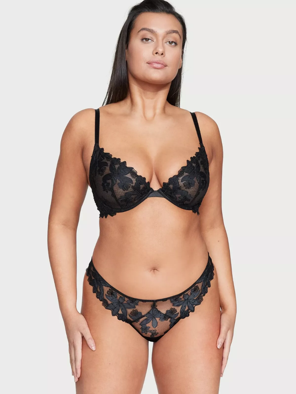 Tanga con bordados florales Ziggy Glam Victoria´s Secret