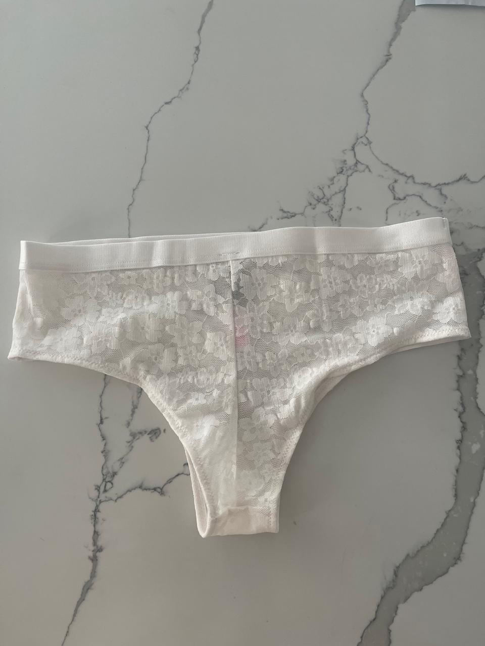 Panty de Encaje estilo Cheeky by Pink - Victoria's Secret