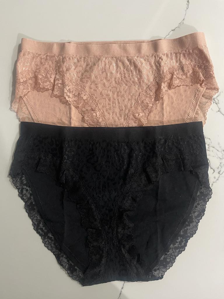 Panty de algodón elástico, con encaje en pierna alta Victoria´S Secret.