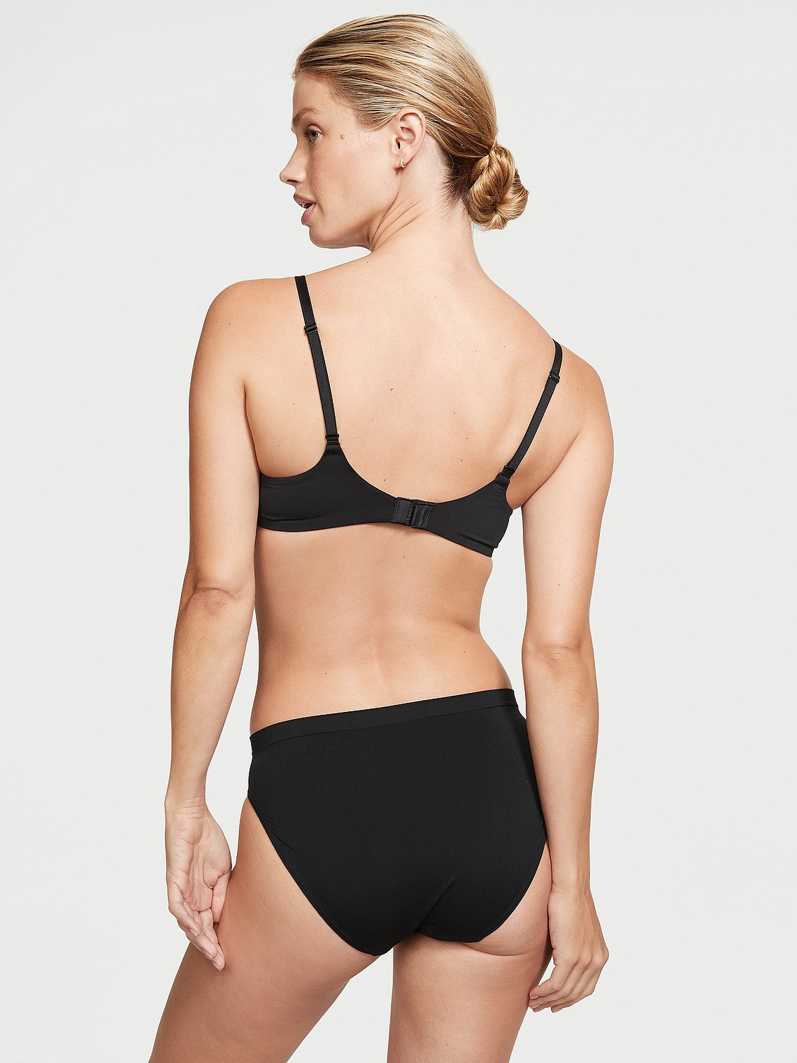 Panty de microfibra elástica suave, pierna alta,  tipo bikini by Victoria's Secret