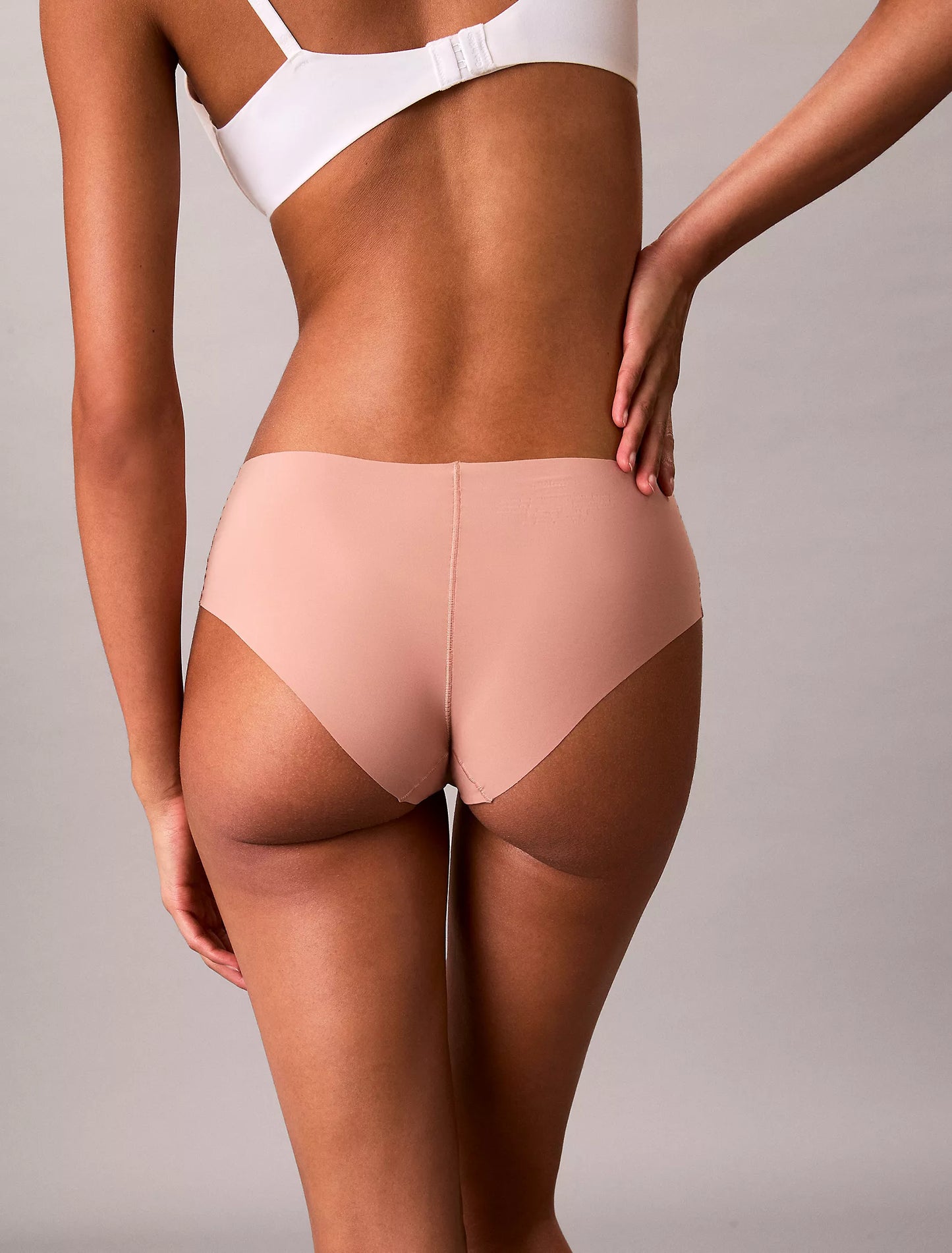 Calvin Klein Cheeky Hipsters invisibles sin costuras