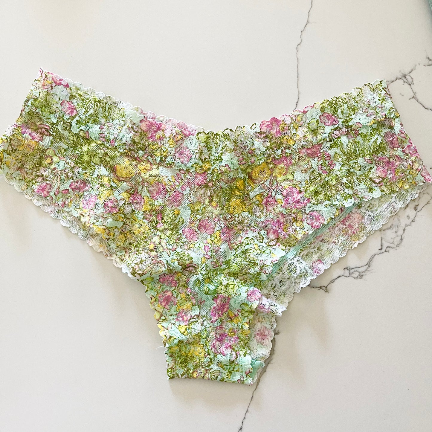 Braga Cheeky de Lacie verde con flores Victoria's Secret